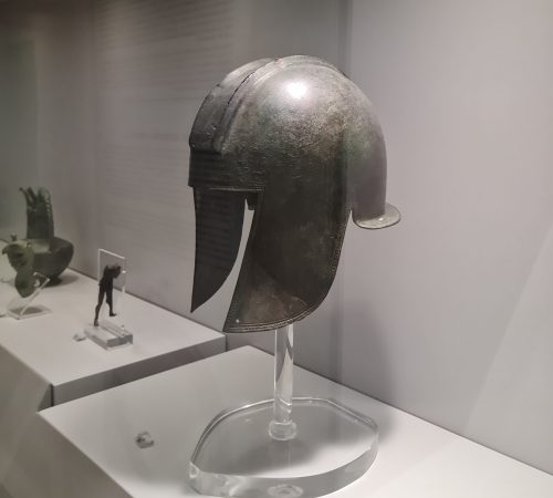 Helm in het Nationaal Archeologisch Museum, Athene