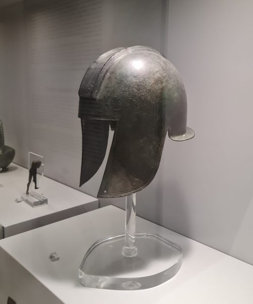 Helm in het Nationaal Archeologisch Museum, Athene